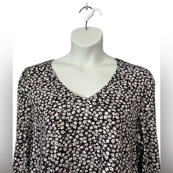 NWOT, Reitmans, Plus Size Long-Sleeve V-Neck Tee, XXL, White, Black, Pink - Picture 3 of 9